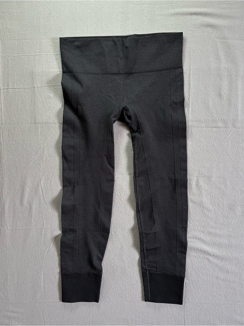 Lululemon Black Seamless Cropped Leggings High Rise Compression Yoga Pants